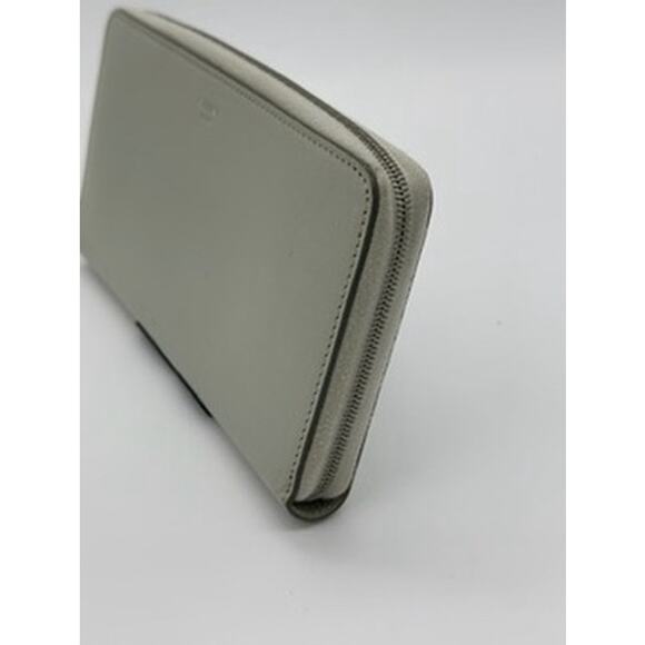 Celine Continental Wallet*Long Zip Around Light‎ Sage Green*Gorgeous! - Picture 7 of 13